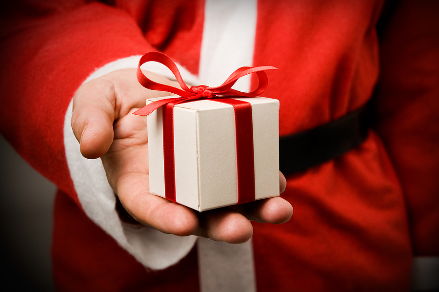 Give Yourself A Straight Smile For Christmas With Invisalign